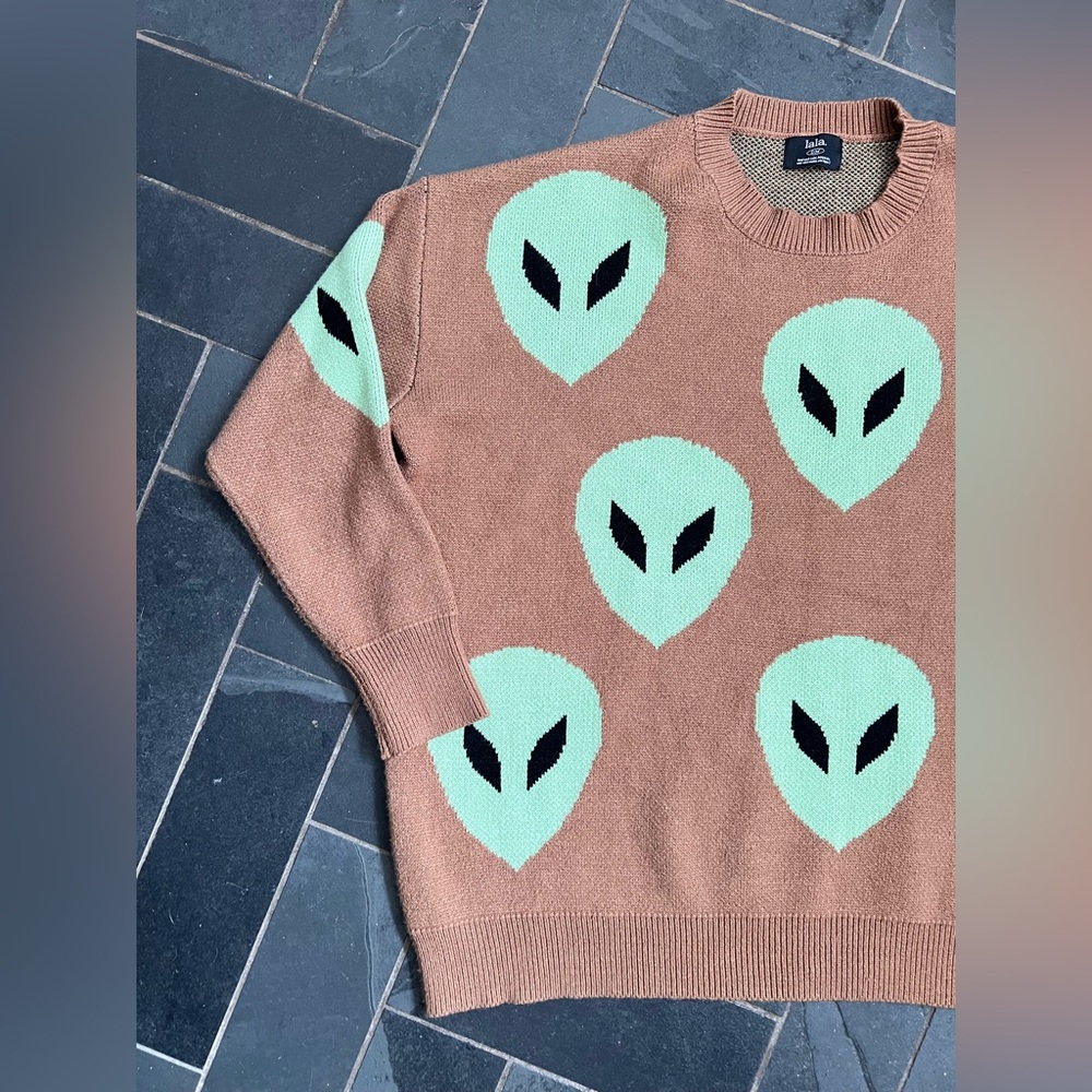 Dressed in LaLa Too Cool For You Oversized Alien Knit in Coffee sweater - Picture 5 of 6